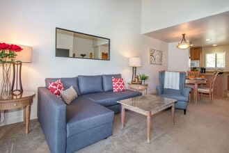 Building Photo - 648 Cottage Dr