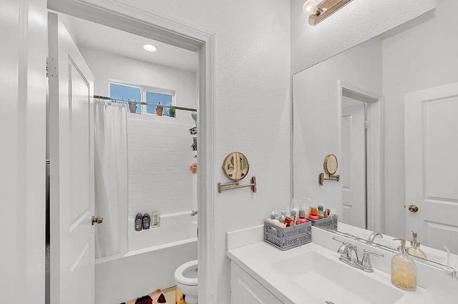 Building Photo - *RENT SPECIAL* Gorgeous 3-bedroom home in ...