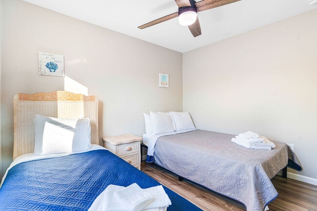 Building Photo - 12 Epping Ave