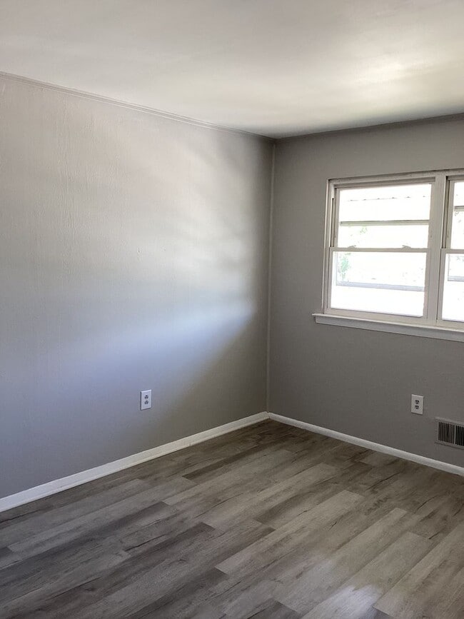 Building Photo - For Rent / En Alquiler 3 Bedroom House Lakehurst