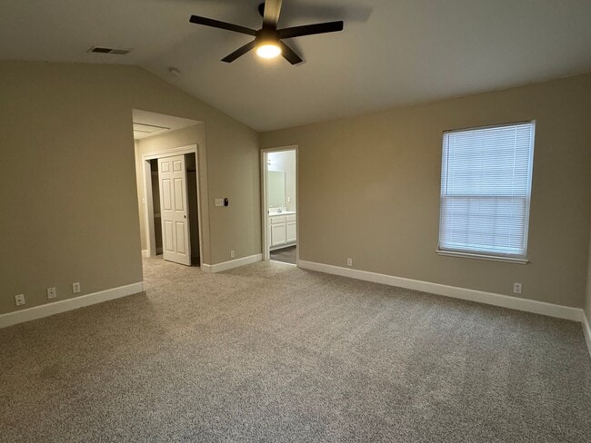 Building Photo - Available NOW - Stunning 3 Bed, 3 Bath Home in North Chico