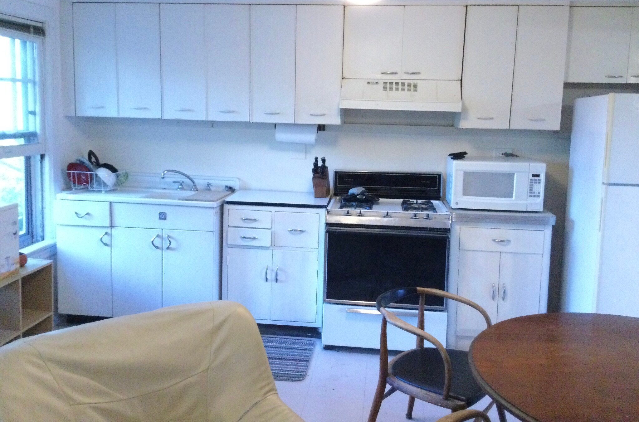 Building Photo - 1310 Hinman Ave