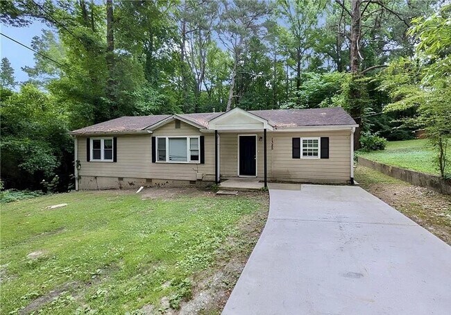 Building Photo - Charming Family Home | 3-4 Bedrooms | Large Yard | Convenient Location