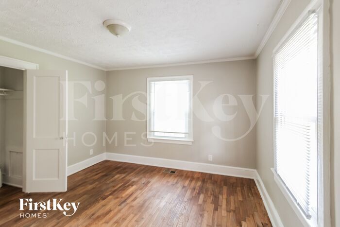 Building Photo - 868 Rochelle Dr SW