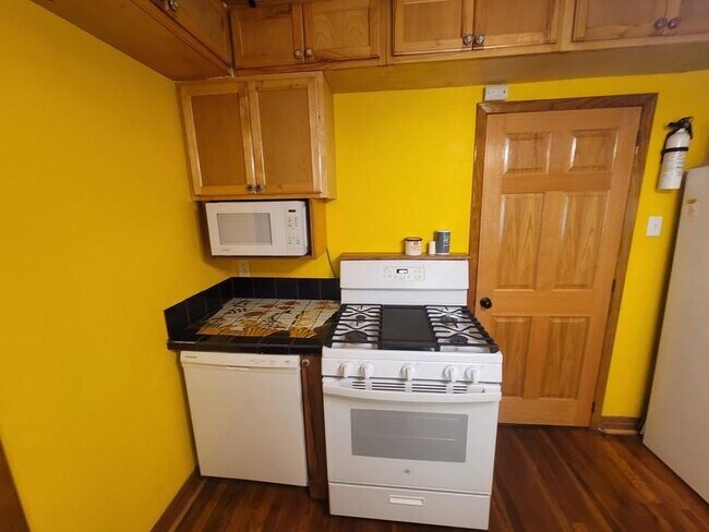 Building Photo - 5113 Avenue R 1/2