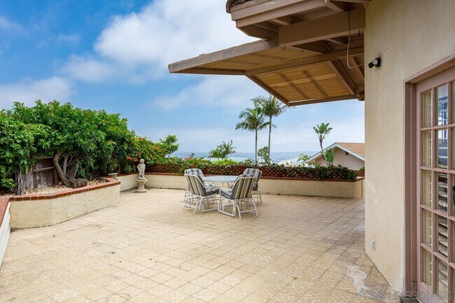 Building Photo - 1145 La Jolla Rancho Rd