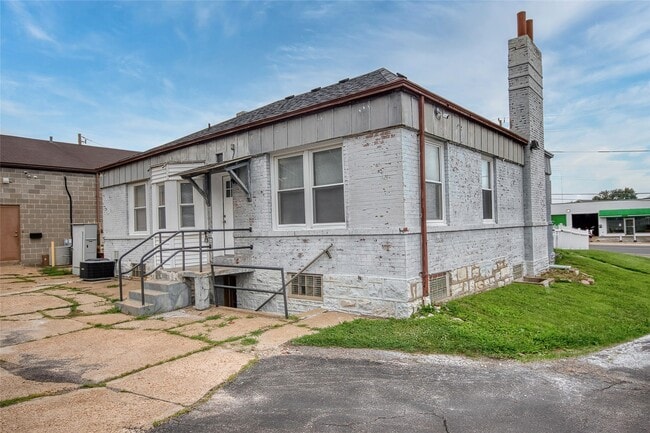 Building Photo - 8910 Gravois Rd