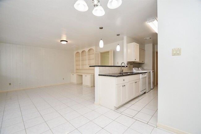 Building Photo - 14535 Still Meadow Dr