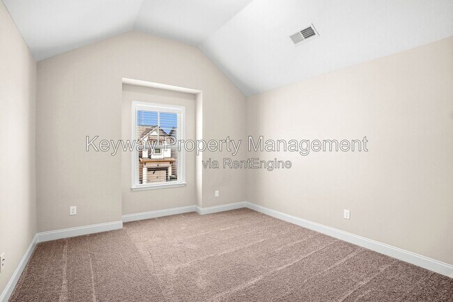 Building Photo - 3225 Venetian Dr