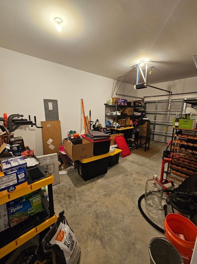 Building Photo - Newer Construction, 3 Bedroom Townhome!