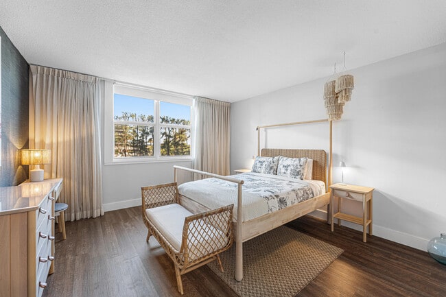 Building Photo - 3450 S Ocean Blvd