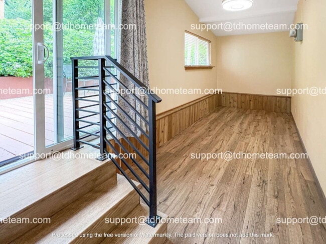 Building Photo - "Charming 2-Bed Gem in Renton with Granite Elegance – 620 sqft of Cozy Living!"