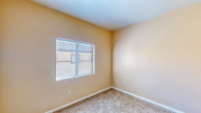 Building Photo - 2 BDR / 2.5 BATH SPACIOUS HOME