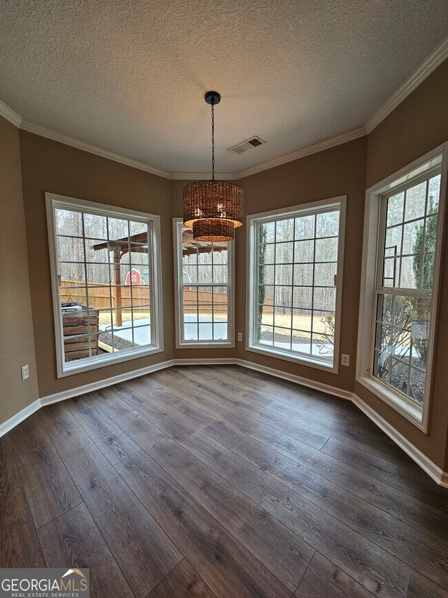 Building Photo - 31 Ridgeview Dr