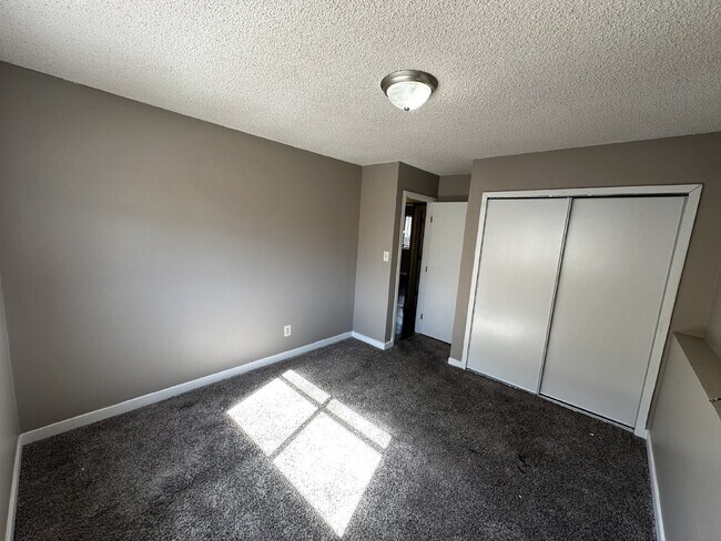Building Photo - Available Immeditely!