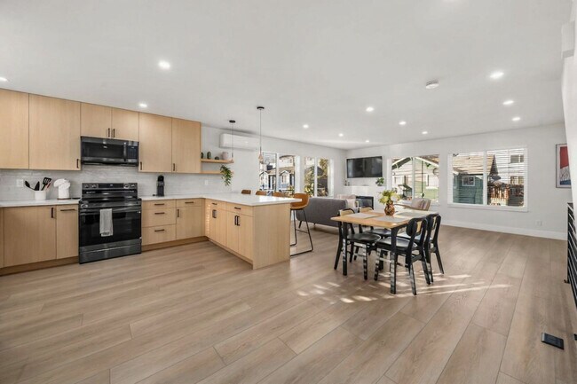 Building Photo - 7719 Renton Ave S