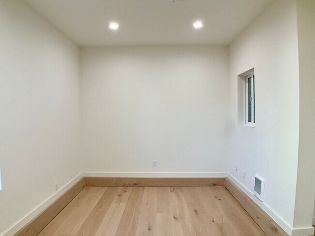 Building Photo - Lowered Price! FULLY Remodeled. BRIGHT! In-Unit W/D, Stainless Appliance Package, MODERN!