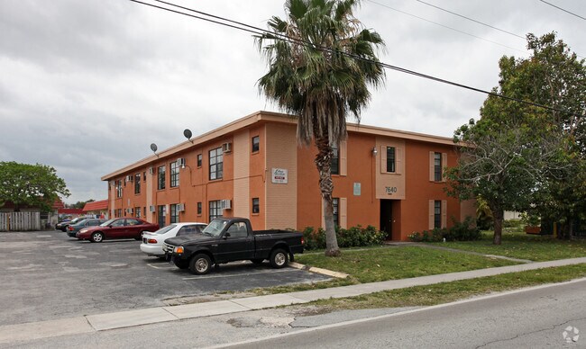 Building Photo - Bel Kay North Apartments