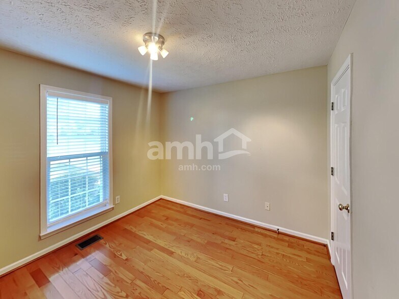 Building Photo - 315 Thetahill Rd