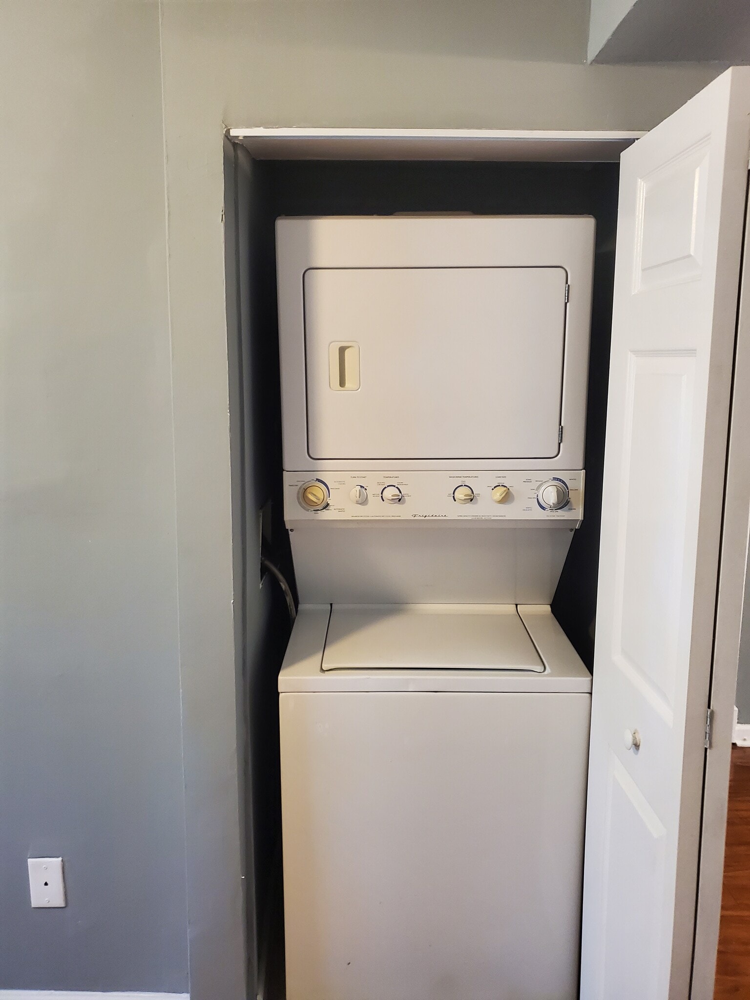 Laundry - 2427 Iverson St