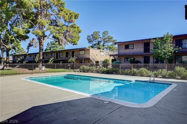 Building Photo - 615 S Royal Crest Cir