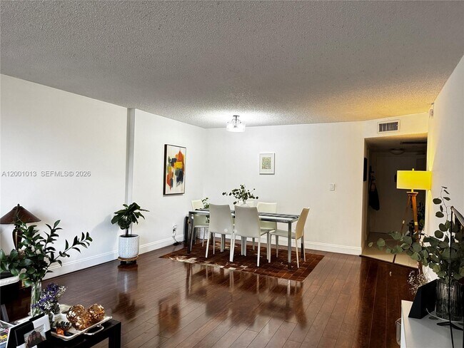 Building Photo - 18151 NE 31st Ct