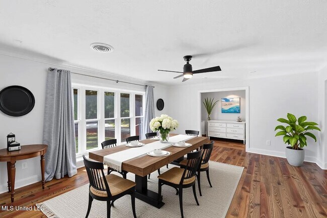 Building Photo - 144 Rollingwood Dr