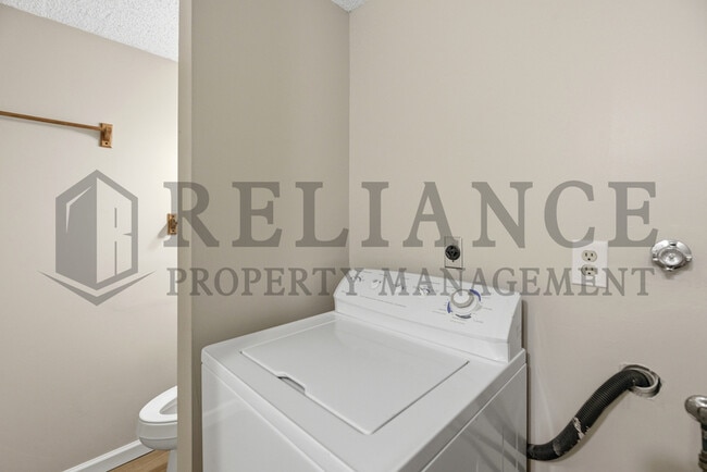 Building Photo - 1908 N Jeanette St