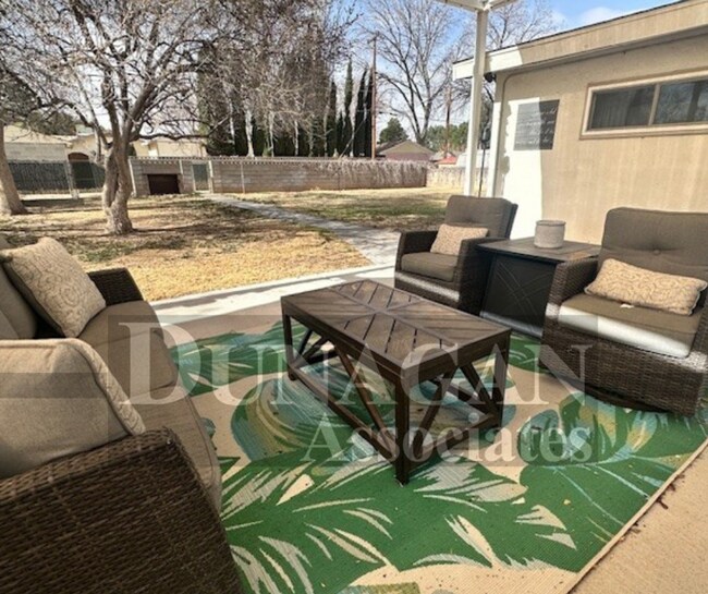 Building Photo - PRICE REDUCED !!!! Partially Furnished- 3bed 2bath home with water paid