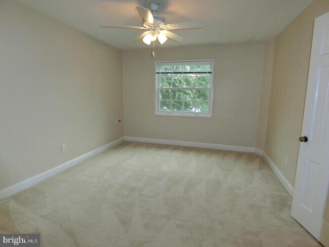 Building Photo - 1734 W Abingdon Dr