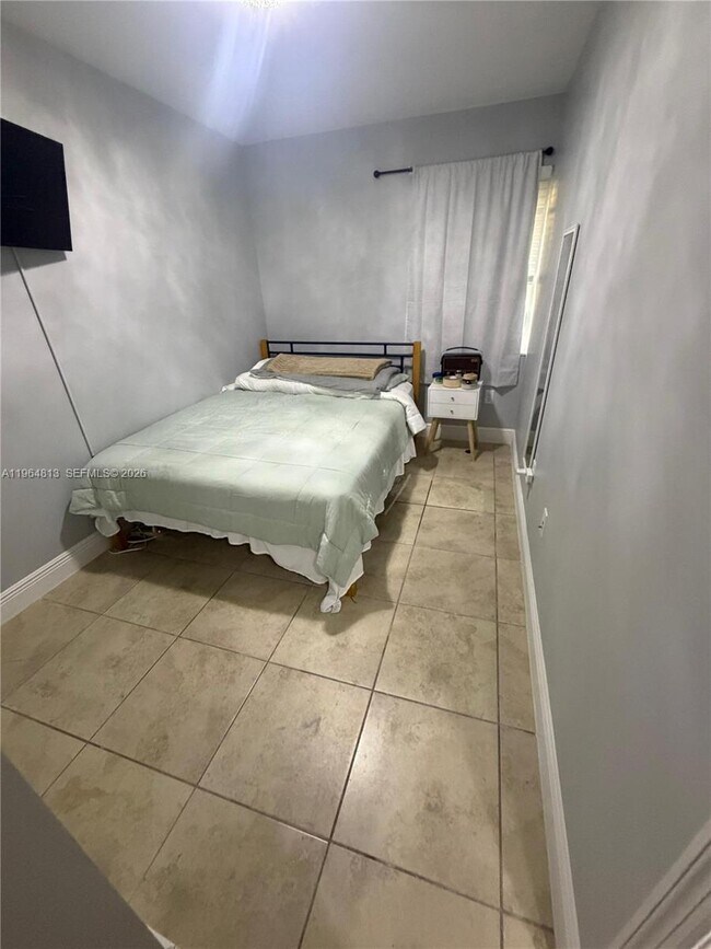 Building Photo - 1955 NW 5th Pl