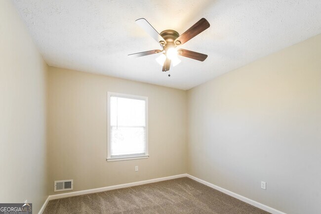Building Photo - 22 Fairfield Dr SW