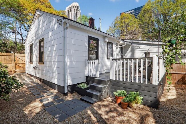 Building Photo - 1267 Lyle Pl NW