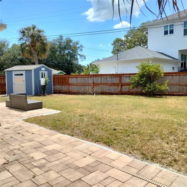 Building Photo - 351 Davenport Ave NE