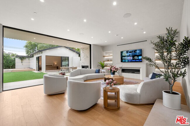 Building Photo - 4740 Sunnyslope Ave