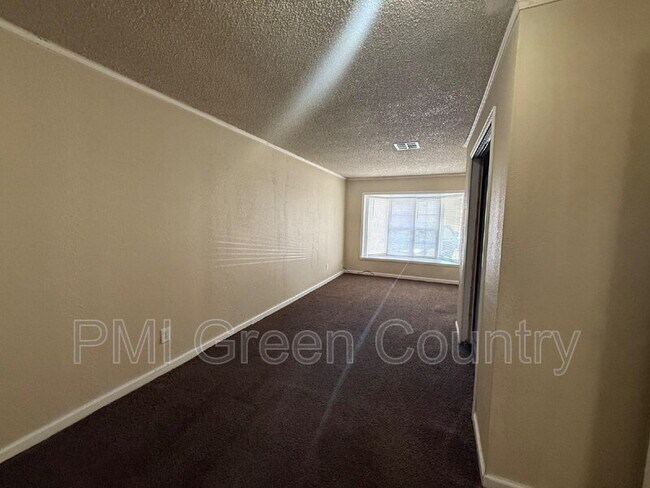 Building Photo - 334 W 63rd Pl N