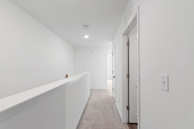 Building Photo - Modern 3-Bedroom Townhome Near Downtown Du...