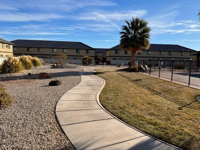 Building Photo - 3 Bedroom Townhome in Santa Clara