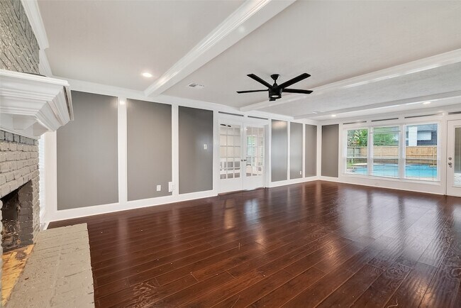 Building Photo - 2402 Oak Shores Dr