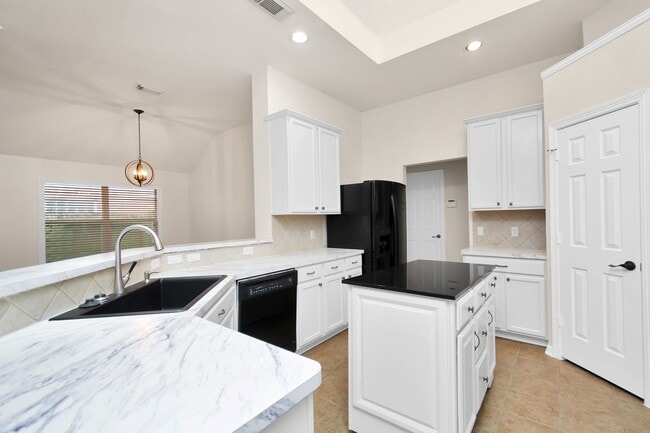 Building Photo - 16510 Bluff Springs Dr