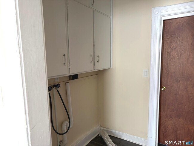 Building Photo - 137 Clifton St