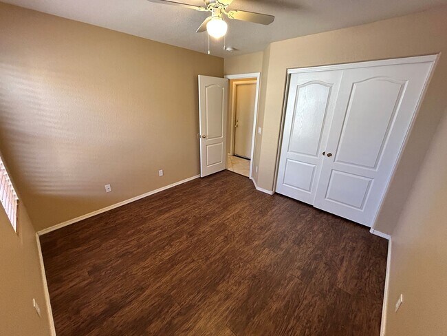 Building Photo - ? Large 4Bdm 3Ba Avondale Home *NO* Carpet ?