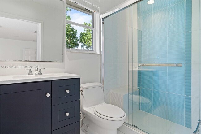 Building Photo - 926 Marina Dr