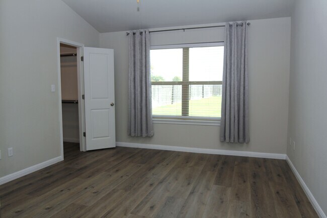 Building Photo - 6032 Genova Pl