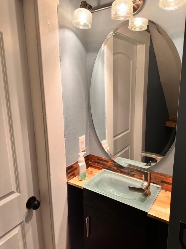 Building Photo - 1240 S 17th St