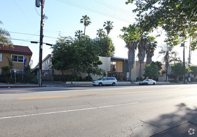Building - Capri Apartments