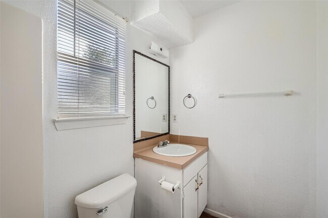 Building Photo - 7214 Salt Springs Dr