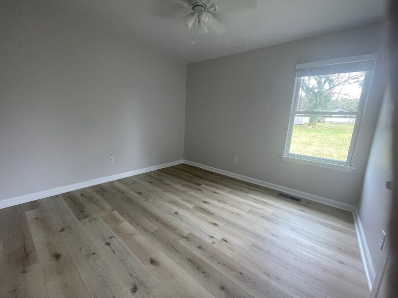 Building Photo - 135 Clauson Dr