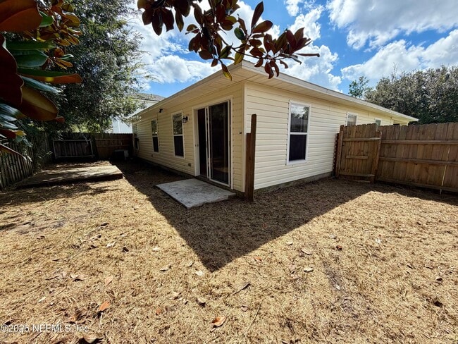 Building Photo - 230 Cezanne Cir