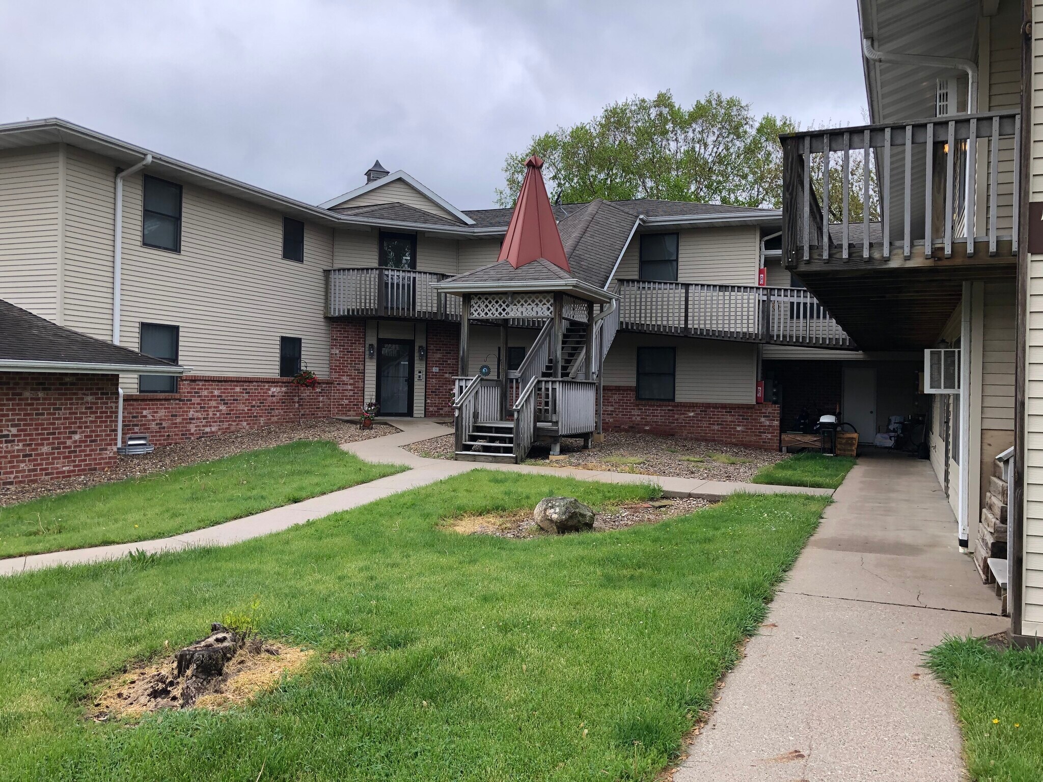 Building Photo - 211 W Mill St